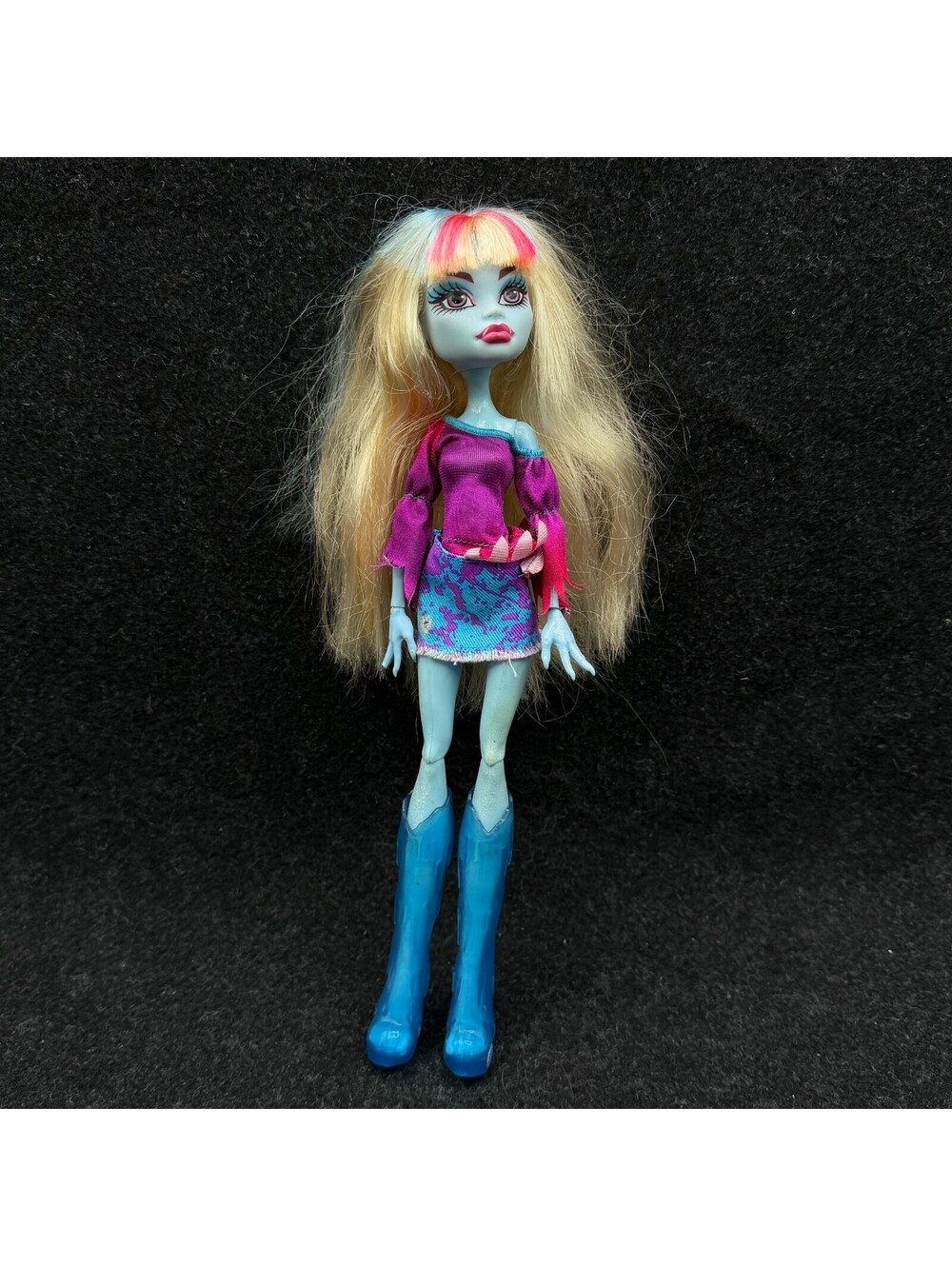 Monster High Abbey Bominable Scaris City Of Frights Doll-Music Festival Clothes